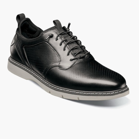 Black and Gray Oxford Shoes with Classic Lace-Up Design
